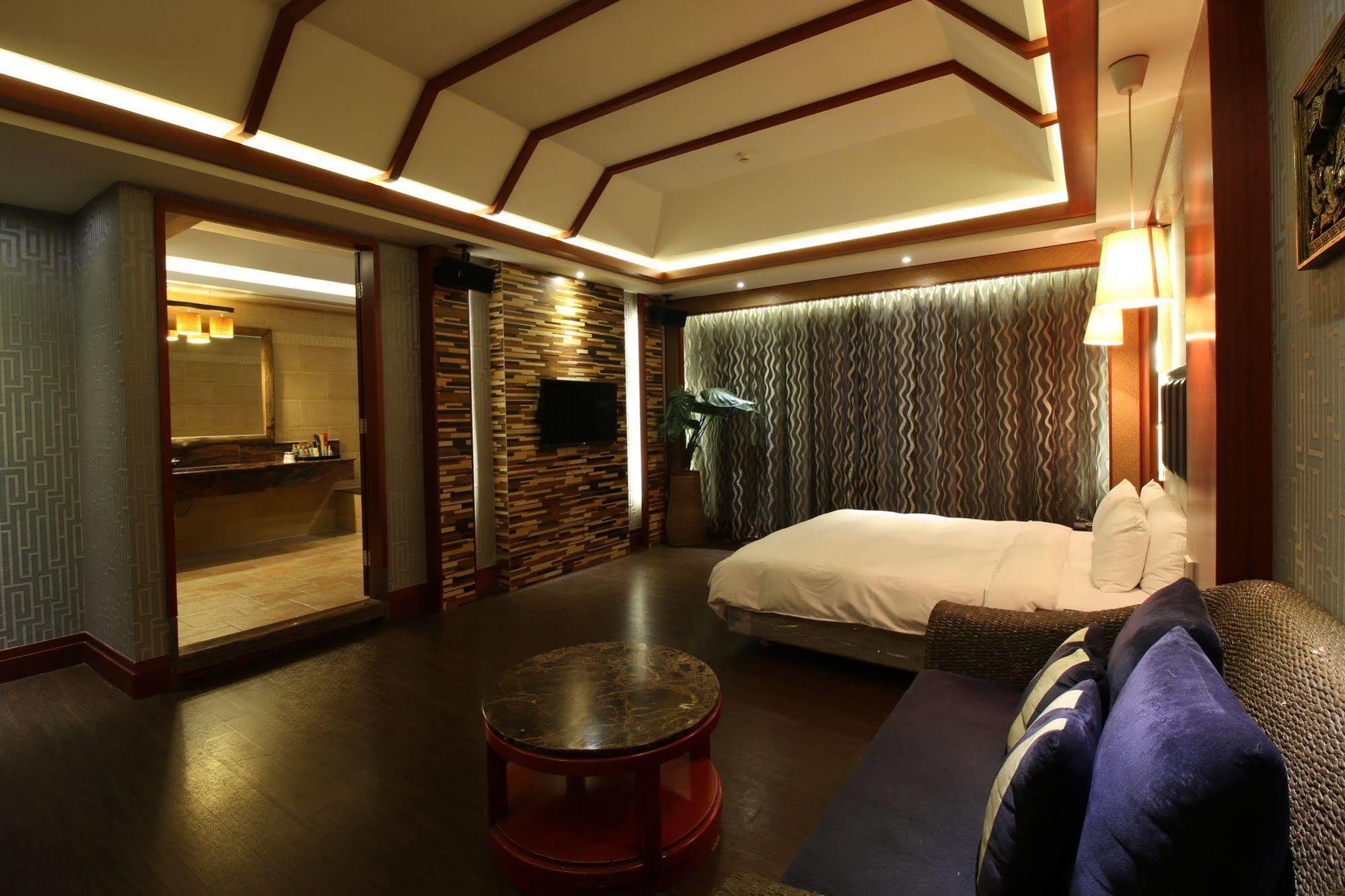 Seasons Boutique Motel Kaohsiung Exterior foto